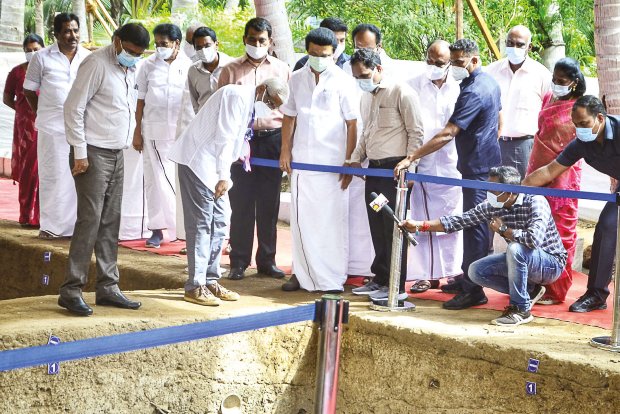 Chief Minister takes stock at Keezhadi archaeological site