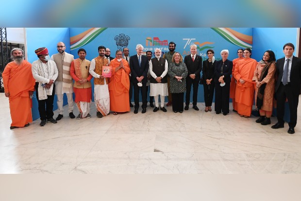 Modi meets Indian diaspora in Rome