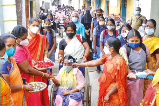 Smile’s back as students flock to school campuses across State Smile’s back as students flock to school campuses across State