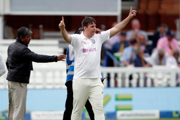 Serial intruder Jarvo69 makes mockery of ECB security, enters Oval turf Serial intruder Jarvo69 makes mockery of ECB security, enters Oval turf