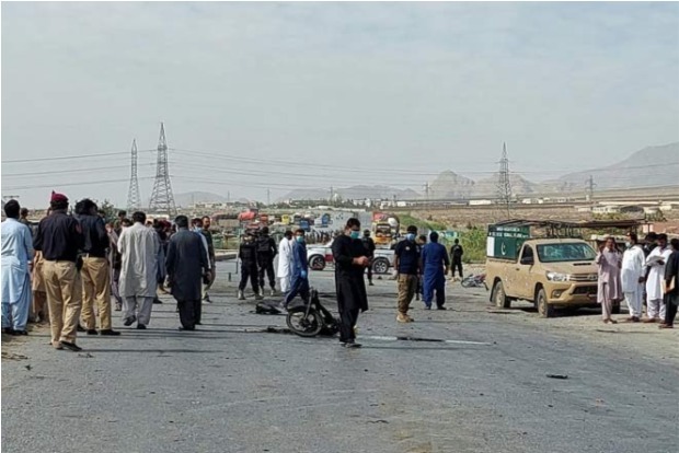 Taliban suicide bomber blows himself up in Pakistan: 3 killed, 20 injured Taliban suicide bomber blows himself up in Pakistan: 3 killed, 20 injured