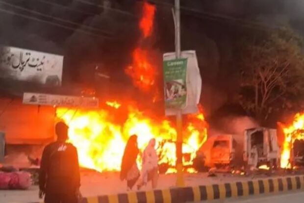 Suicide bomber blows himself up in Pakistan: 3 killed, 20 injured