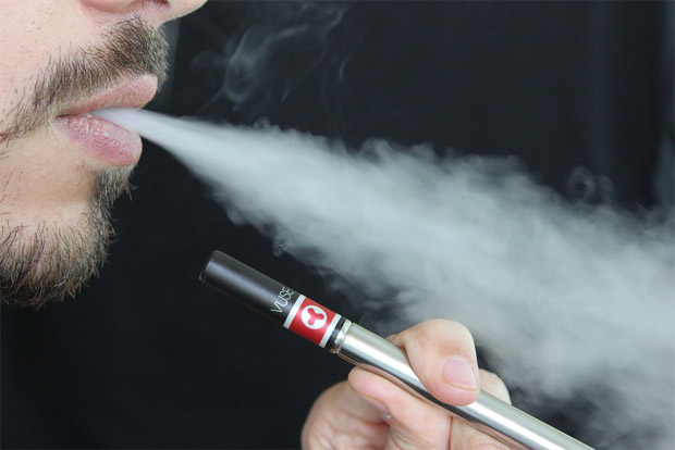 E-cigarettes with nicotine cause blood clotting, make small blood vessels less adaptable E-cigarettes with nicotine cause blood clotting, make small blood vessels less adaptable