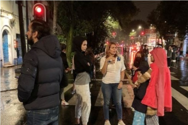 Powerful quake shakes southwest Mexico, one dead