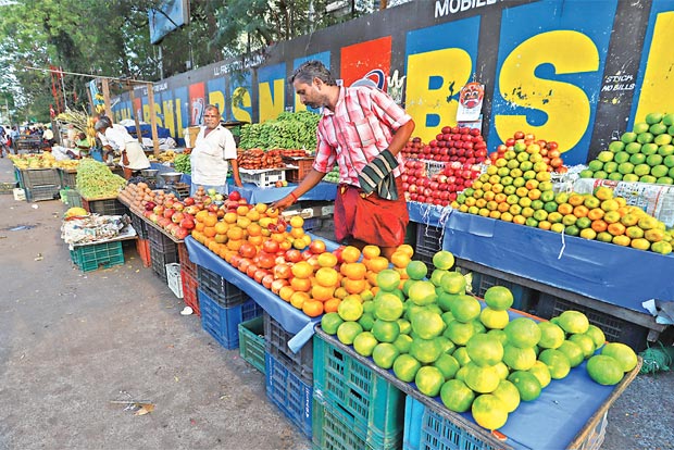 Govt launches drive to on-board 8.68 lakh street vendors for digital payments