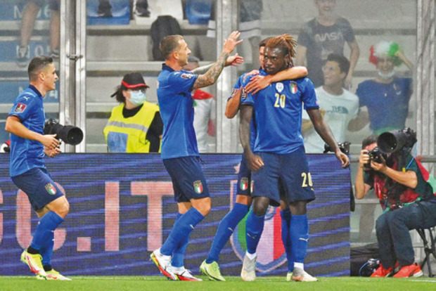 Five-star Italy crushes Lithuania