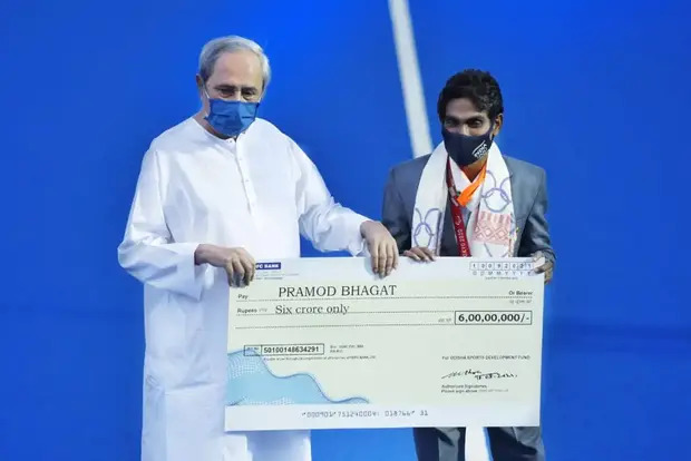 Odisha CM presents Rs 6 cr cash award to Paralympian Pramod Bhagat