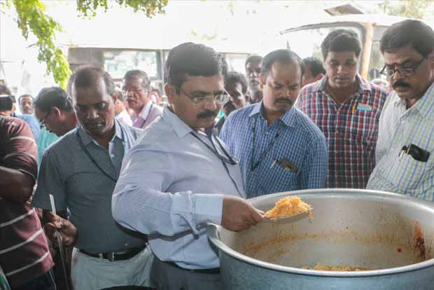 Raids across Tamil Nadu after 10-year-old dies eating stale briyani in Arni Raids across Tamil Nadu after 10-year-old dies eating stale briyani in Arni