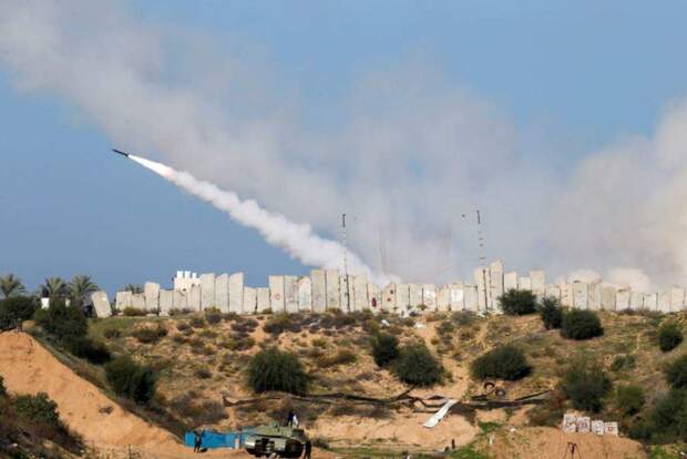 Gaza militants fire rocket towards Israel Gaza militants fire rocket towards Israel