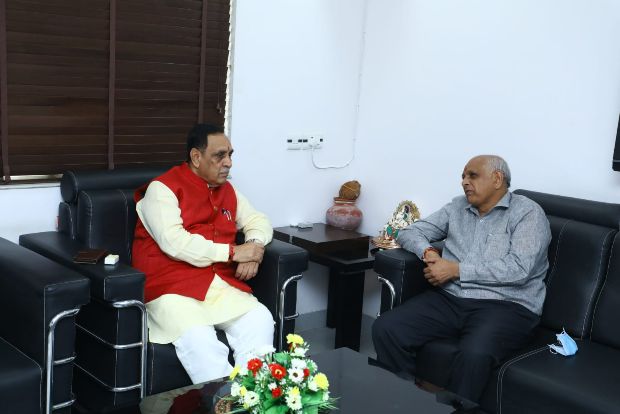 Guj CM-designate Bhupendra Patel meets Vijay Rupani ahead of swearing-in ceremony