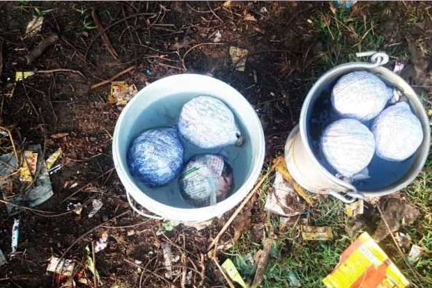 Miscreants throw country bomb at Tiruvallur man