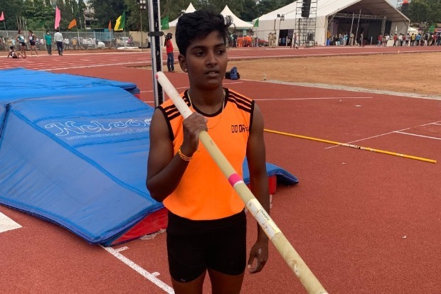 Tamil Nadu girl Pavithra Venkatesh wins pole vault gold