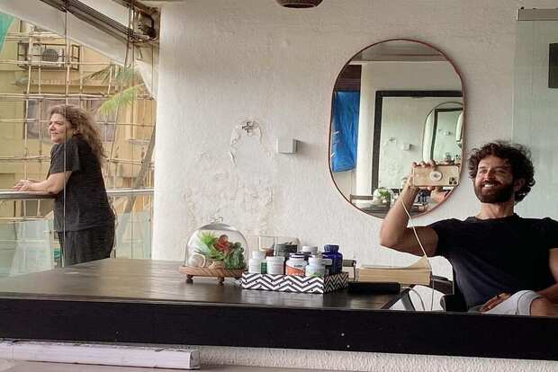 Hrithik reveals living in rented house after fan spots a flaw