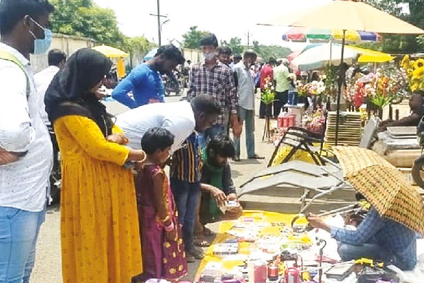 Pallavaram weekly market reopens after 7 months