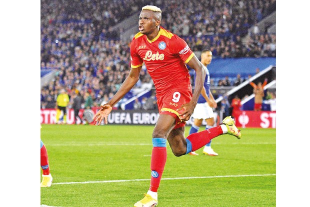 Napoli holds Leicester, West Ham wins