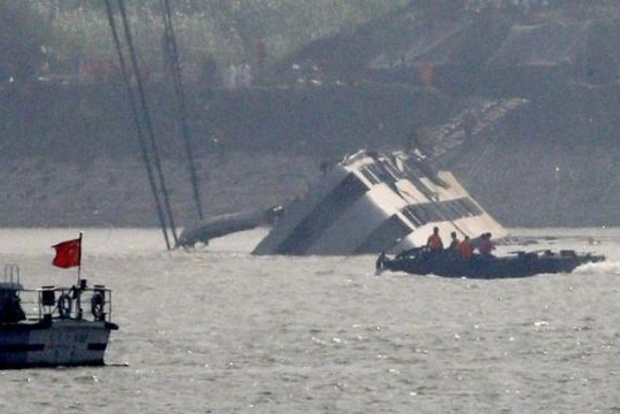 10 killed, 5 missing after boat overturns in China