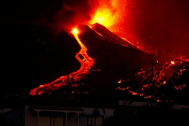 Nobody hurt but much damage in Spanish volcano eruption