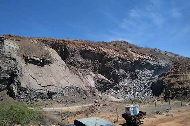 Stay on relaxing norms between stone crusher units to continue in TN