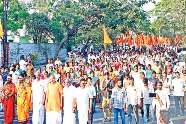 Mettupalayam in Coimbatore tense after attack on Hindu Munnani leader Mettupalayam in Coimbatore tense after attack on Hindu Munnani leader