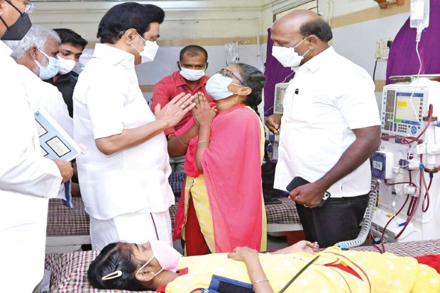 CM keeps word to Salem girl, assures support on hosp visit