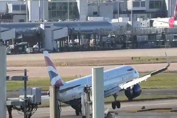 British Airways plane forced to abort landing at Heathrow airport due to high winds