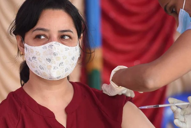 Indias positivity rate drops to 7.98 per cent, reports 1.27 lakh new Covid cases in 24 hrs Indias positivity rate drops to 7.98 per cent, reports 1.27 lakh new Covid cases in 24 hrs