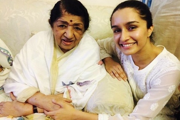 Shraddha Kapoor visits Mumbais Breach Candy Hospital to meet Lata Mangeshkar