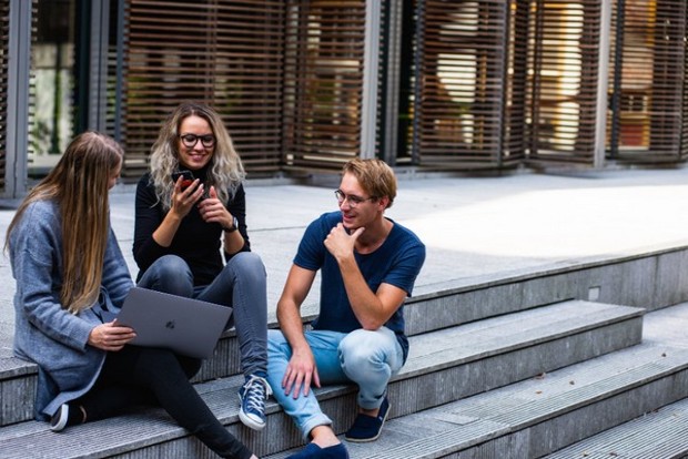 Researchers suggest simpler approach to explain social stability in humans