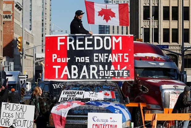 Truckers protest: Canadian airlines cancel flights, call for end of travel-restrictions