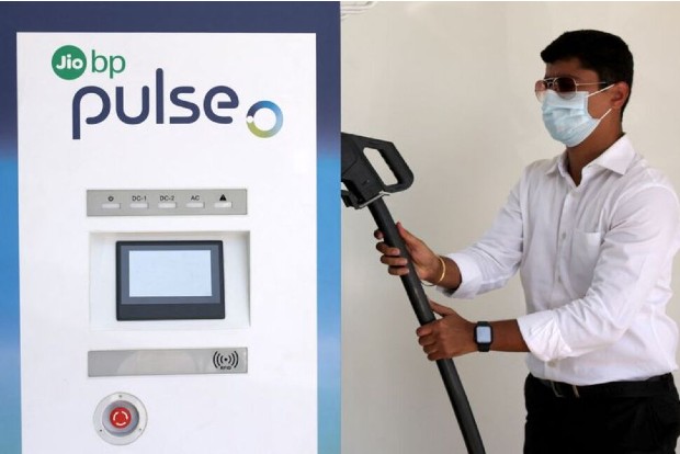 Maharashtra to offer sops to Amazon, Uber, others for stepping up EV drive Maharashtra to offer sops to Amazon, Uber, others for stepping up EV drive