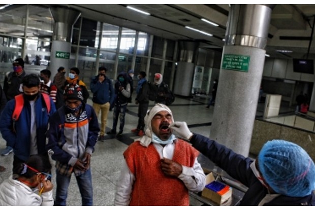 Delhi logs below 1K cases for fourth consecutive day, deaths dip to 4 Delhi logs below 1K cases for fourth consecutive day, deaths dip to 4