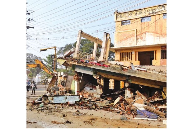 Rs 20 crore dues: Thanjai corpn razes illegal buildings