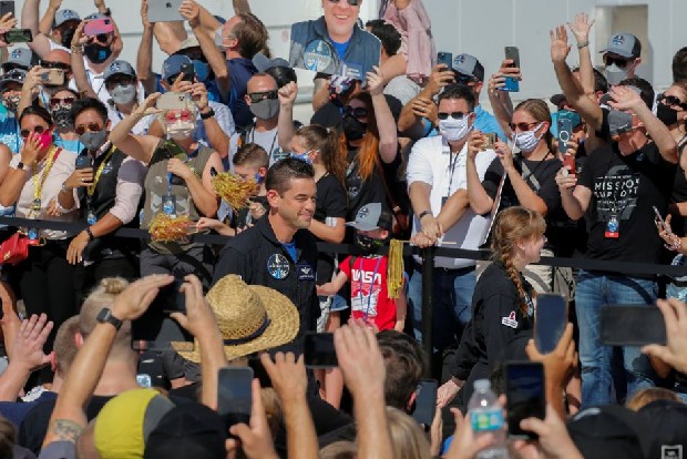 Billionaire who flew SpaceX last year going back into orbit