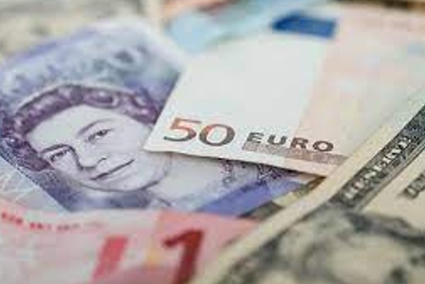 Euro holds gains after hopes of easing in Ukraine tensions Euro holds gains after hopes of easing in Ukraine tensions