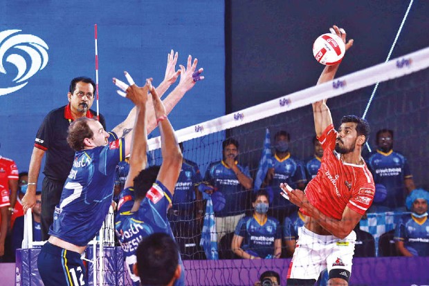 Prime Volleyball: Calicut keeps last-4 hopes alive