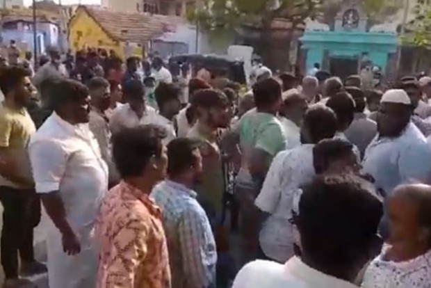 People protest as women asked to remove hijab to reveal identity in Tiruppur
