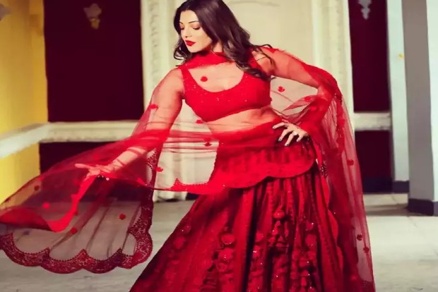 Kajal Aggarwal thanks fans for 21 million followers in beautiful red lehenga