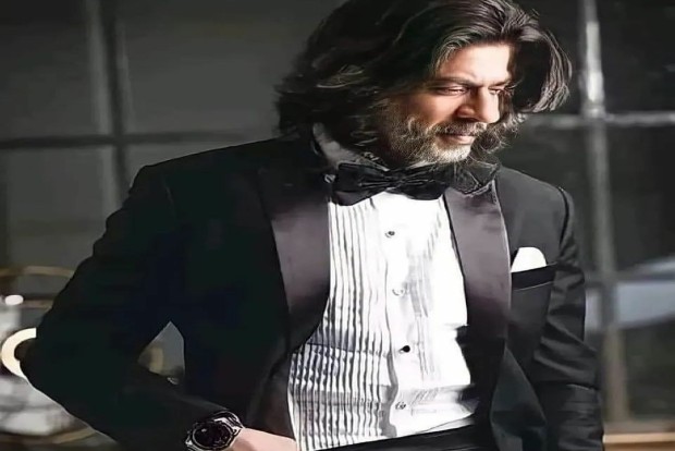 Shah Rukh Khans salt and pepper look garners fans attention