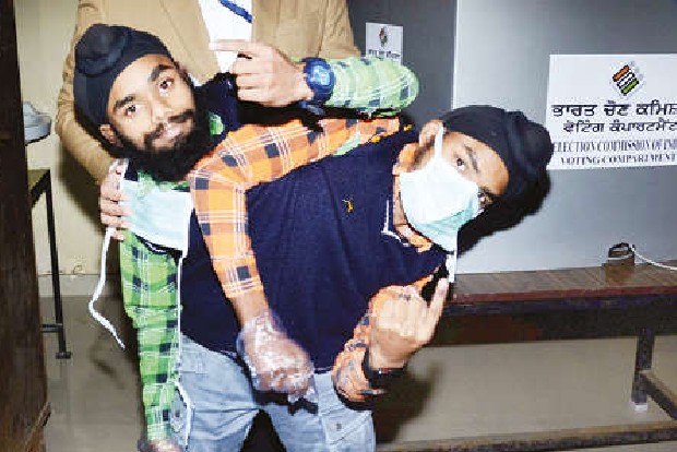 Conjoined twins wear dark glasses, vote separately