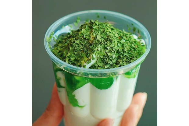 Vanilla icecream topped with Coriander? Netizens are stunned