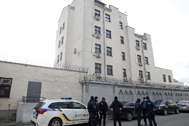 Russia evacuates diplomats from Ukraine, takes down mission flags
