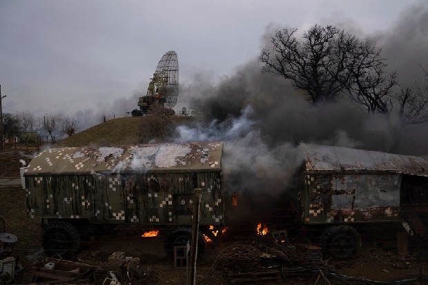 Explosions heard in Kyiv as Russia presses Ukraine assault