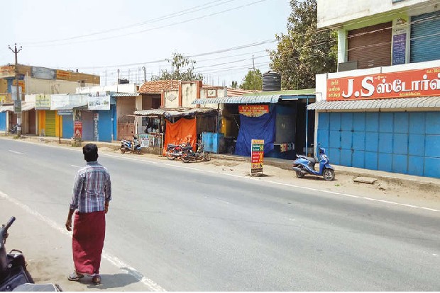 Traders shut shops in solidarity with protesting powerloom workers