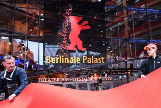 Berlin Film Festival calls for peace in Ukraine