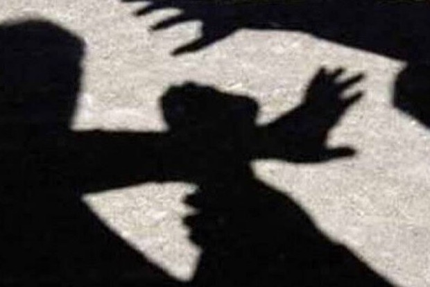 Duo attack cops with broken mirror, harm selves in Nungambakkam