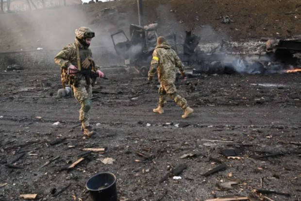 Russians advance on Ukraines ports, meet resistance in city