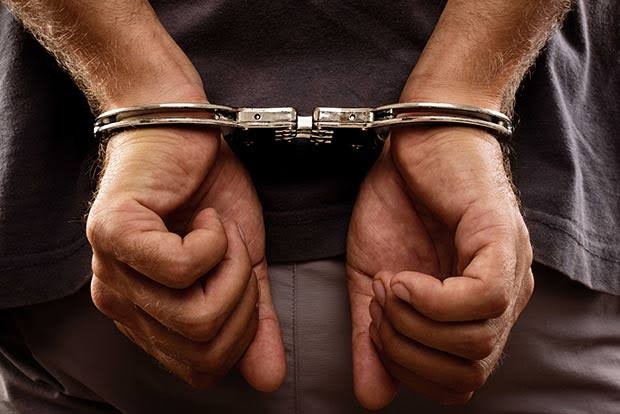 Duo arrested for attacking cops in Korattur Duo arrested for attacking cops in Korattur