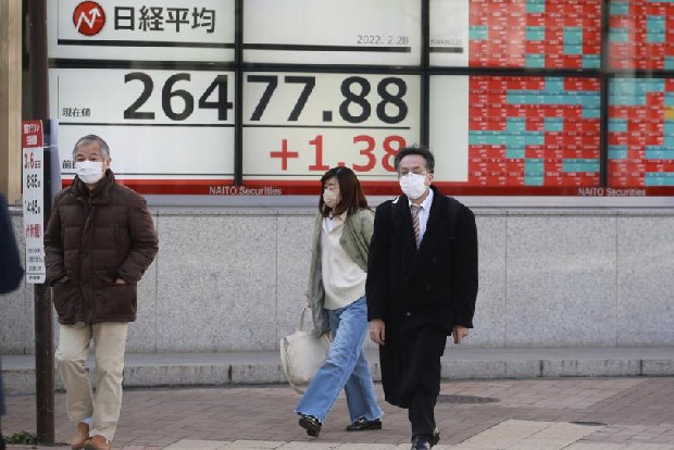 War in Ukraine knocks down Asian stock prices War in Ukraine knocks down Asian stock prices
