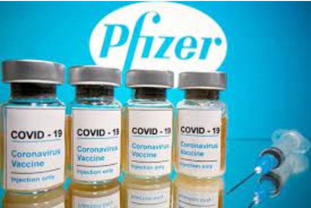 FDA expands Pfizer boosters for more teens as omicron surges