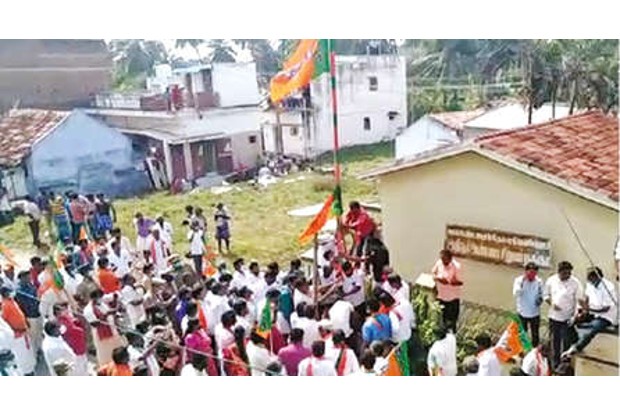 Salem BJP cadre protest removal of party flag